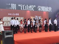 大平层一梯两户 带露台 采光好 环境安静 视野开阔