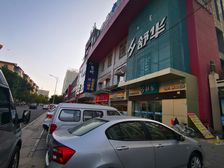 万达商圈刚装修两三年,采光好格局好,经典户型大两居