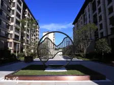 横厅大四房,看中庭。小区品质高,纯洋房社区。