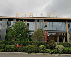 下叠中间位置不靠马路带子母车位