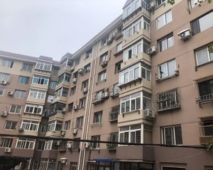 华南商圈,中间楼层,近华南购物广场近早市近地铁站