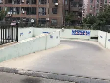 封闭小区*房,装修保持好,拎包入住.房主诚心出售