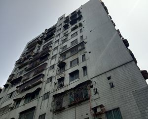 此房满五年唯一,采光好,有小区免管理费,有匙
