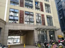 地铁口 复式2层 使用空间大 装修保养好 可办公