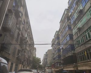 莲西安居小区 南北通透,采光好 装修好,环镜优美 中间楼层