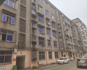 安居小区,三室两厅.总价低。生活便利......