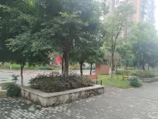 此房屋小区安静舒适,离轻轨十八号线近交通方便