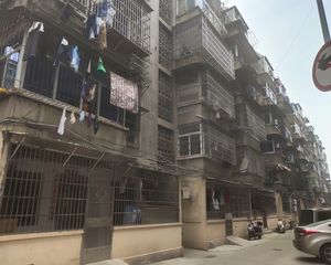 农贸西路安居小区南北通透,采光好装修好,环镜优美视野好,诚心出售