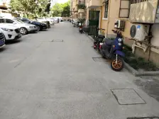 地铁200米:配套环Rao,刚需客户shou选,中间楼层两房