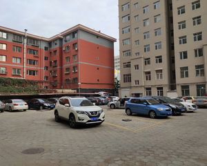 房本满二 阳光楼层 采光好,交通出行方便,户型格局佳