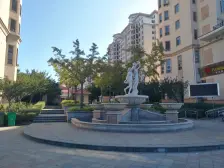 本小区少量小户型,看小区园林,出入方便