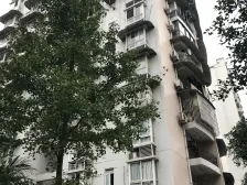 证在手,正规两室一厅业主诚心出售!出脚方便!