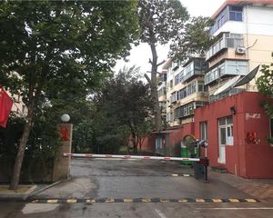 医疗保险中心宿舍楼3室2厅南北