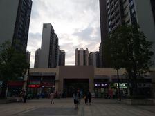 大运城邦四期精装两房两厅九层新拎包就可入住价格可谈