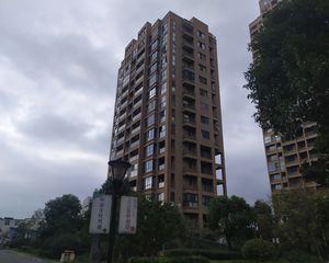 近东部新城田郑家园,精装两房,小区环境好,诚心出售