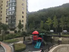 封闭小区 三室两厅精装修 装修保持好 楼层好 采光好