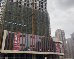 离地铁口和大型商场近户型好得房率高楼层好