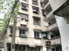 杨家坪 商圈小户型 楼梯房,出行方便,配套齐全 ..