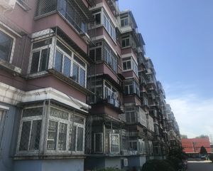 蝶翠苑南北通透三居室,采光好,户型佳看房方便!