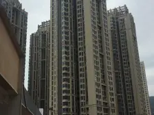 万达广场精装两房 学堂湾轻轨站 户型方正 看中庭