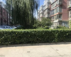 精装修两居室,户型方正无浪费面积,前后无遮