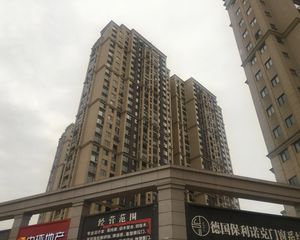 正荣御品 南北通透,采光好 装修好,环镜优美 视野好,诚心出售