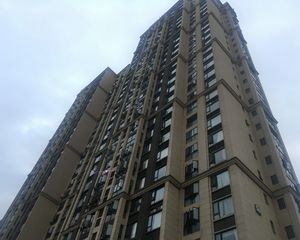 正荣御品南北通透,采光好中间楼层