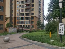 在建滨江路,次新小区,简装大三房,朝中庭