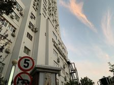 房子在卖,现在价格1170万,看房有钥匙的,户型挺正的