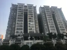 复式两层实际使用面积218平方 有俩个露台花园不近马路