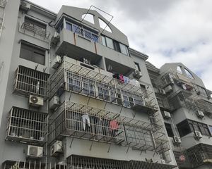 新上房源,随时可以签,业主很诚心,房子是满五。