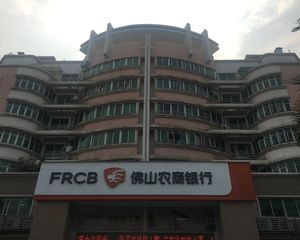 季华花园步梯中层两房价格含配套单车房