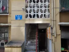 正规两房,楼层好,户型方正,住家装修。