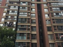 小区中心位置,主卧朝南,小区景观位置,厨卫朝北