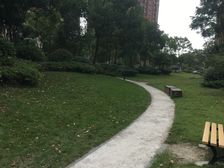 采光充足,居家装修,主卧朝南,小区中心位置