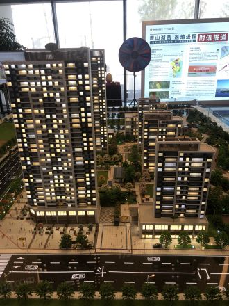 金投铂翠中央实景图