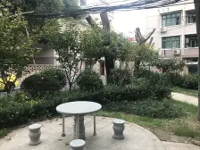 一楼带双院子,位置好,满五年,双南户型