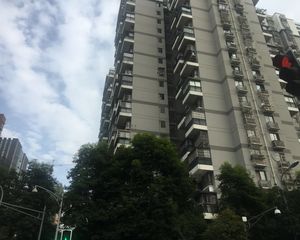 东立国际广场1室1厅东南