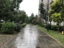 近西站,交通便利,配套齐全,适合居家。