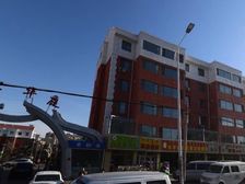 环城路中段美岸华庭步梯四楼大三居跑马大客厅急售