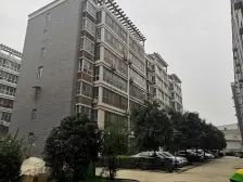 地铁口满五 ,大三房 精装修 使用面积大