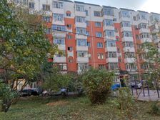 出行方便,楼下夜市,公交站牌。