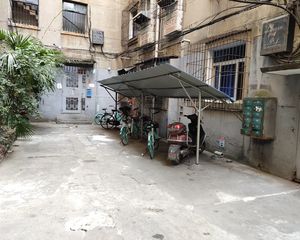 苏圃路教师宿舍南北通透,采光好视野好,诚心出售