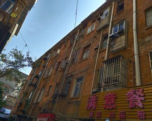 房子近地铁三号线,周边配套齐全,南北通透,采光无档