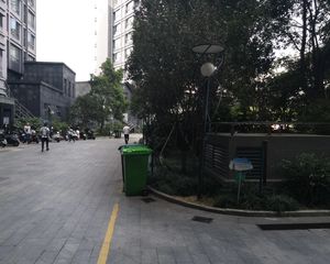 大学旁收租稳定业主诚心出售交通方便