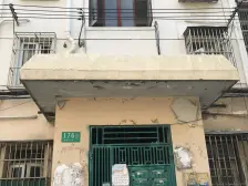 户型正气,南北两房, 中间楼层,满五年。