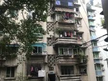 工业校家属楼三房,轻轨9号线旁边