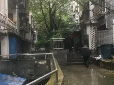 解放碑中兴路旁 楼梯房爬5楼 户型方正采光好