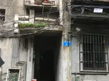 房子看起干净 整洁 背靠 平顶山公园 空起好 环境舒适