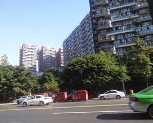 领馆区1号 3室1厅 南